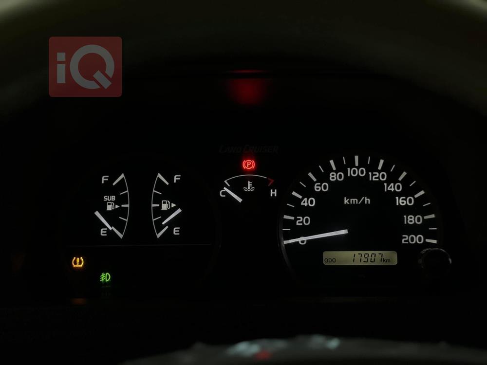 تويوتا لاند كروزر 70 بيك اب